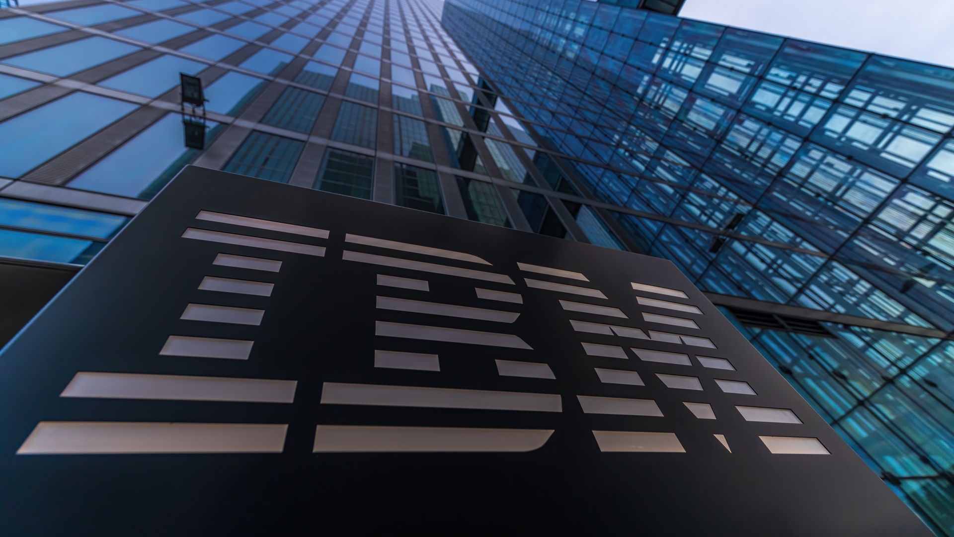 IBM ultima la adquisición de una consultora de nube híbrida