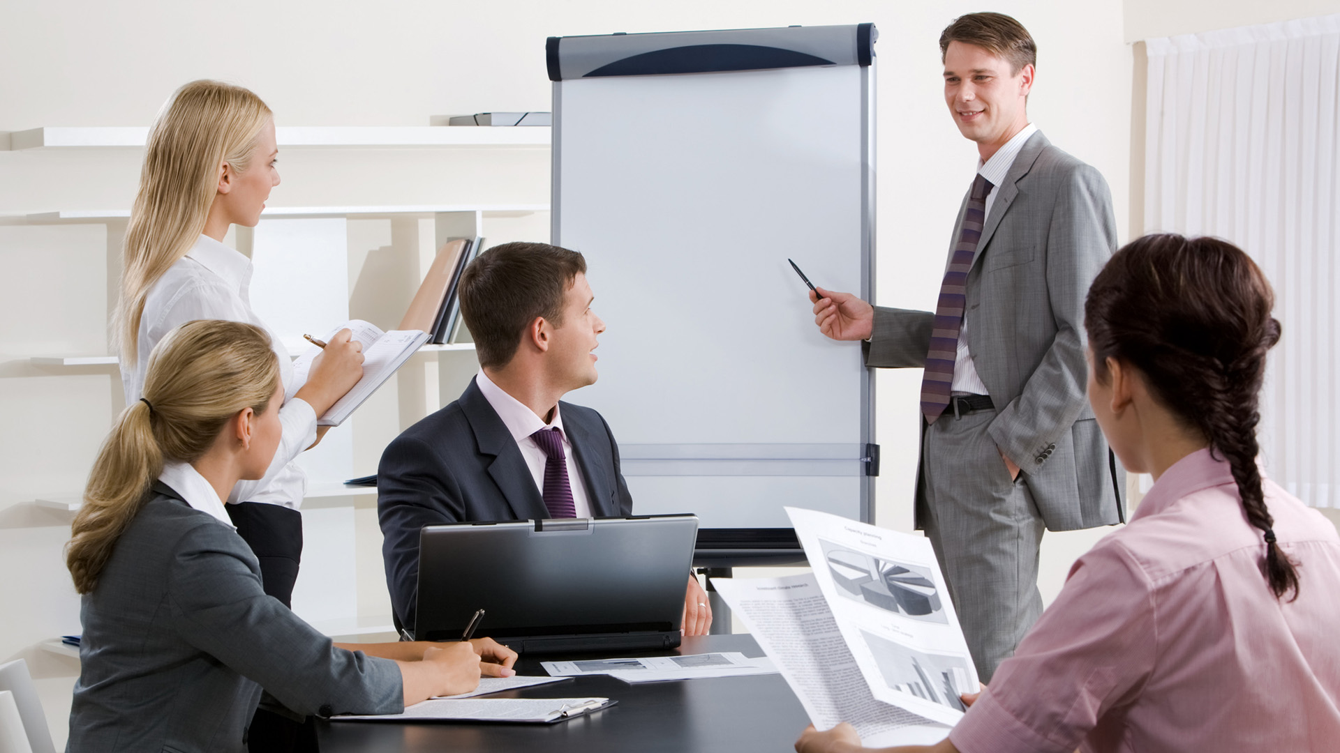 El sector tecnológico europeo lucha por encontrar empleados con conocimientos de IA