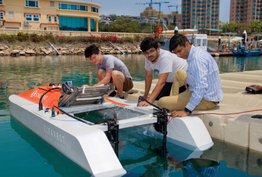 Clearbot, el dron acuático que recoge una tonelada de plástico diaria gracias a la IA