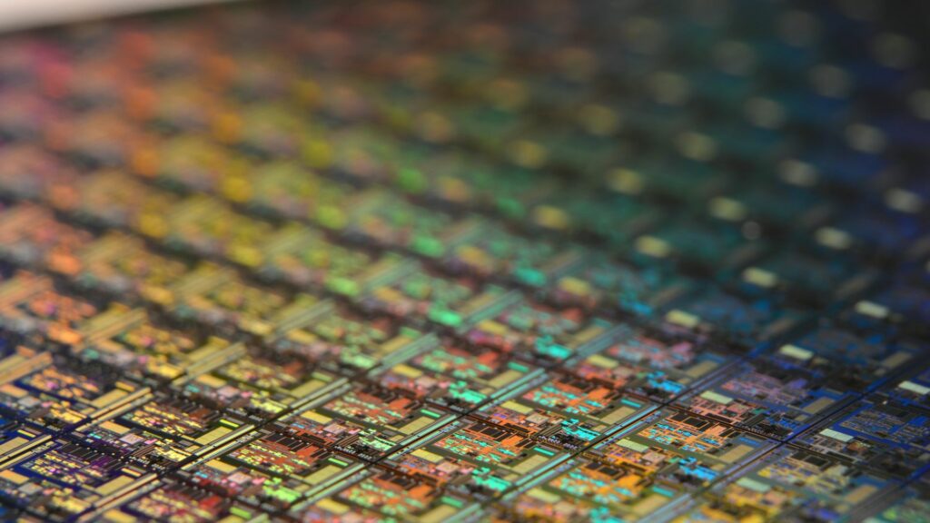 La escasez de semiconductores durará probablemente hasta 2025, según los expertos