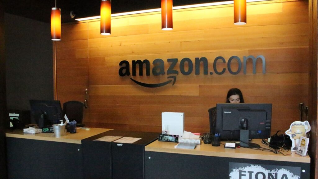 Amazon y Salesforce suprimen 26.000 empleos en la ola de despidos en el sector tecnológico